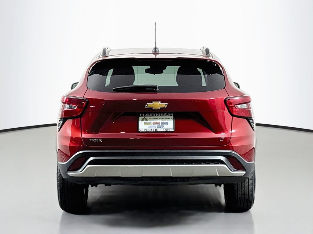 Used 2024 Chevrolet Trax LT w/ Sunroof Package FWD image 7