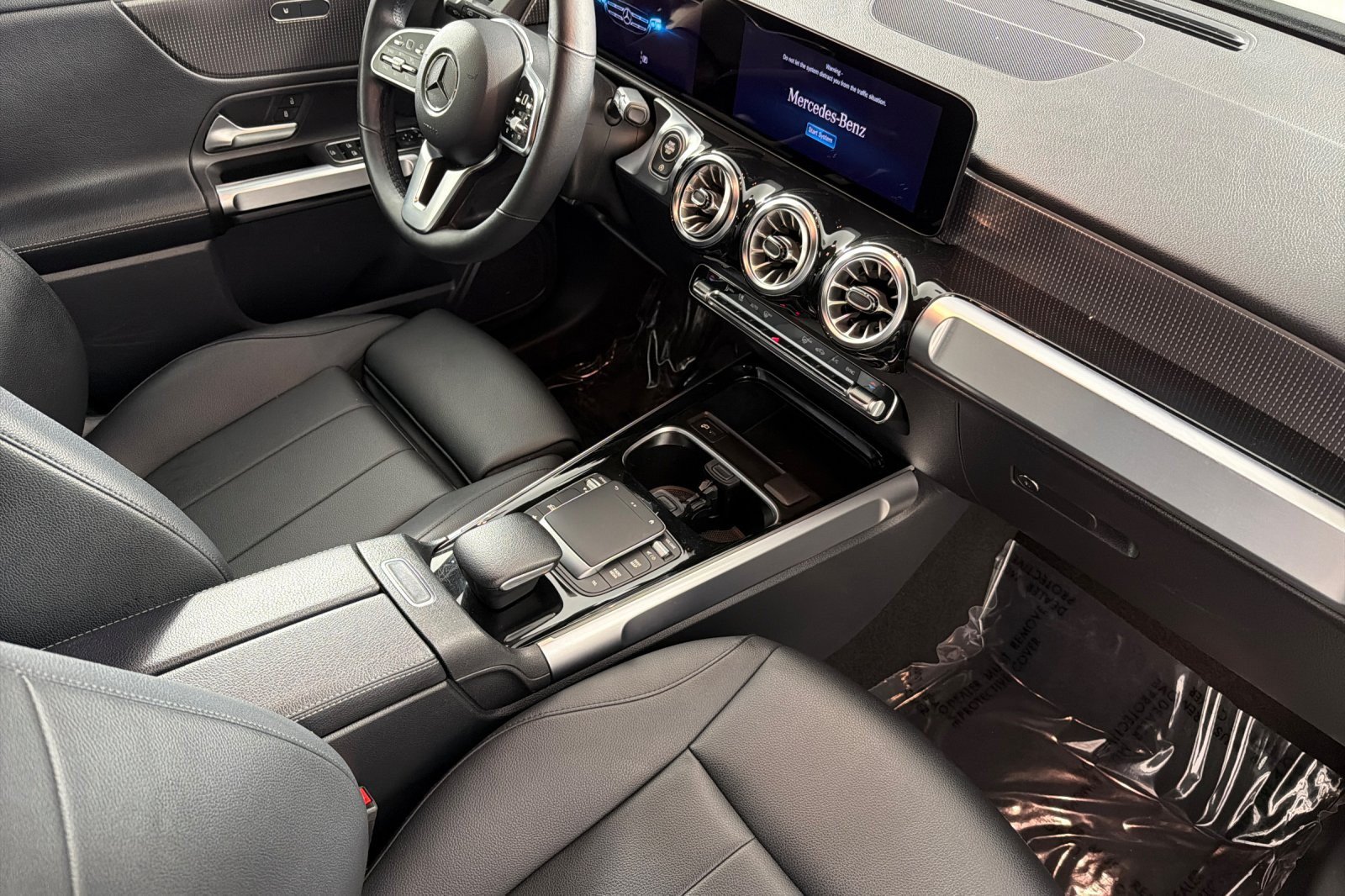 Used 2022 Mercedes-Benz GLB 250 w/ Premium Package Lite image 15