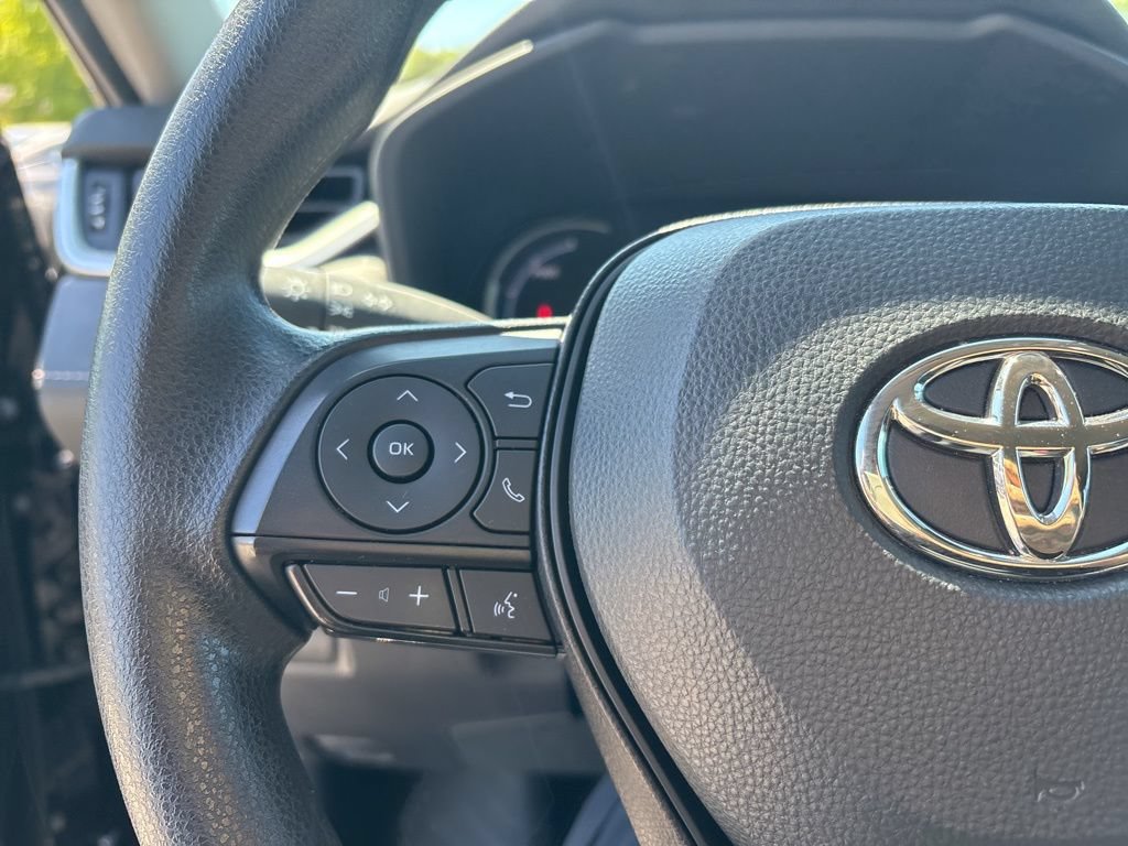 Used 2025 Toyota RAV4 LE AWD/4WD image 20