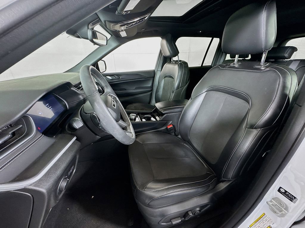 Used 2023 Jeep Grand Cherokee Altitude image 20