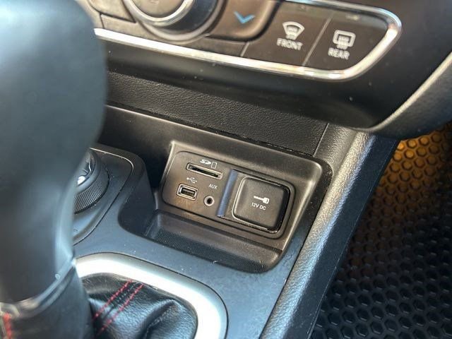 Used 2018 Jeep Cherokee Trailhawk w/ Quick Order Package 27L image 26