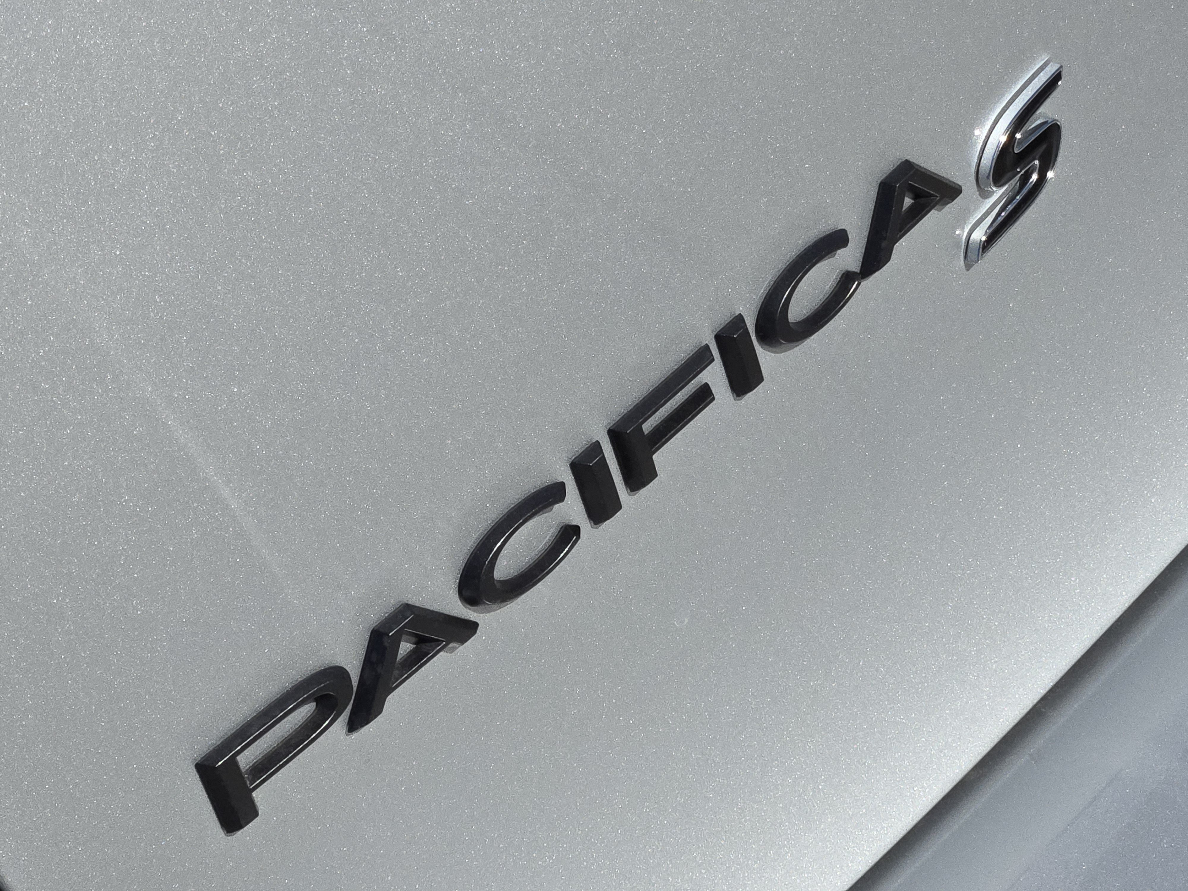 New 2026 Chrysler Pacifica Limited w/ S Appearance Package FWD image 8