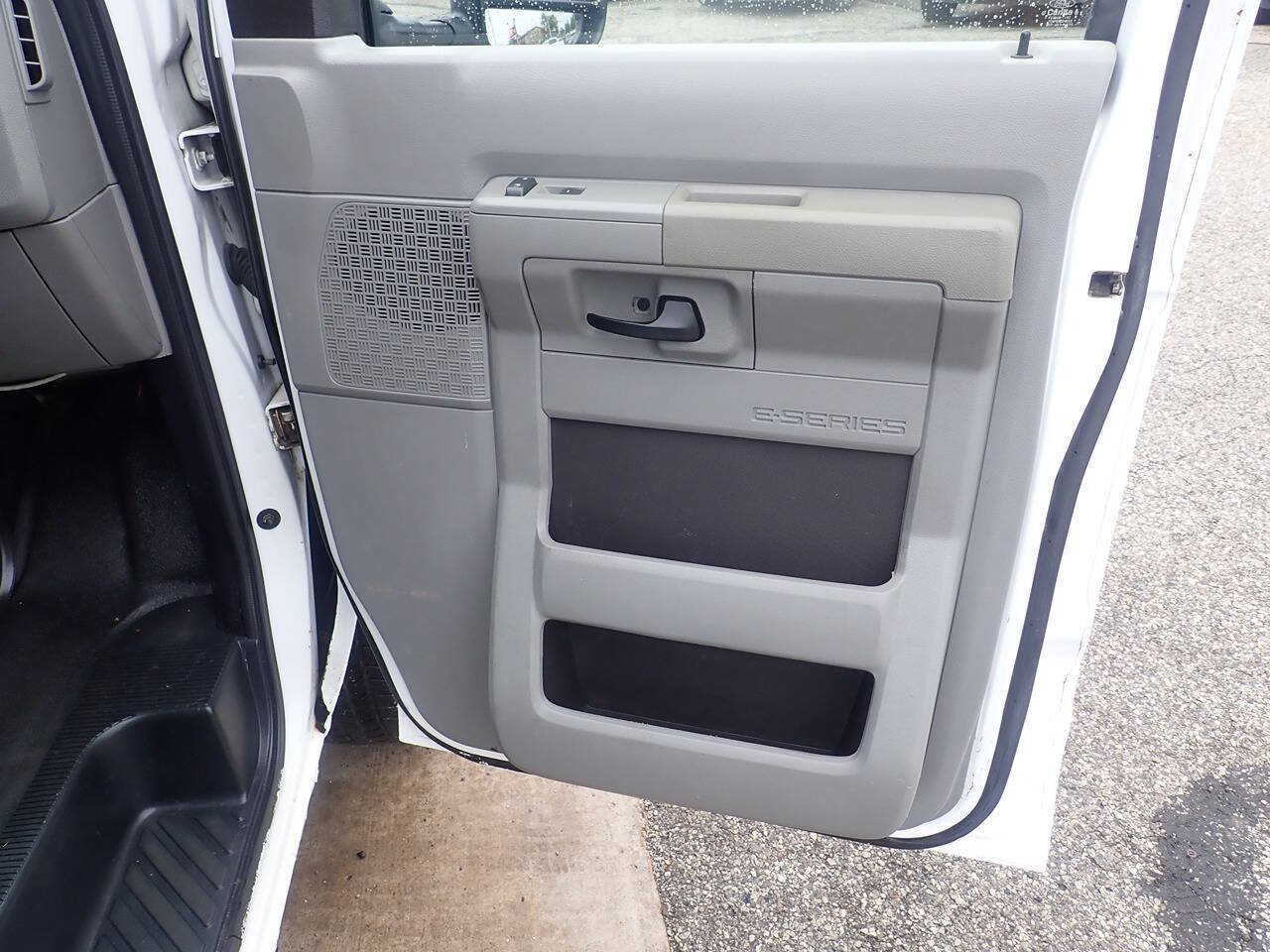 Used 2012 Ford E-250 and Econoline 250 w/ Commercial Cargo Van Pkg RWD image 20