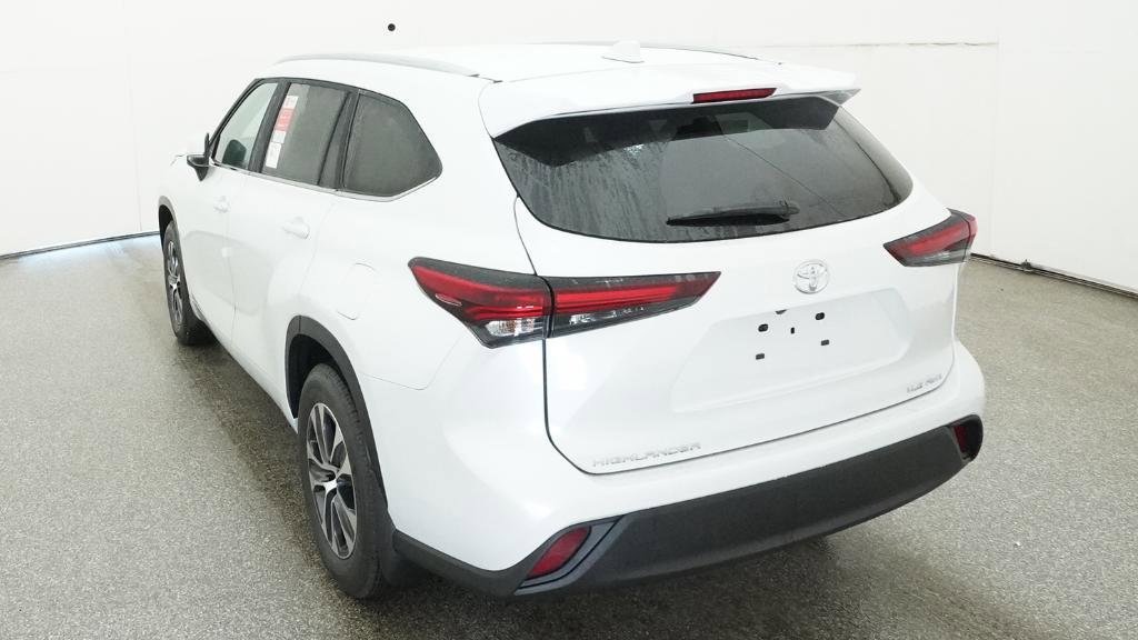 New 2026 Toyota Highlander XLE image 8
