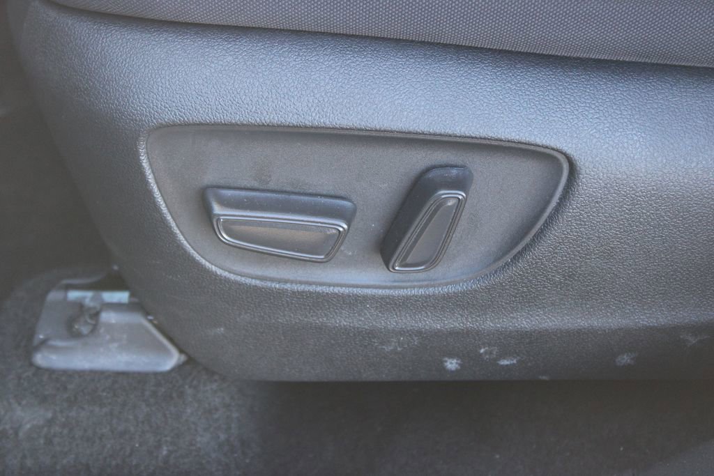 Used 2024 Toyota Highlander LE image 19