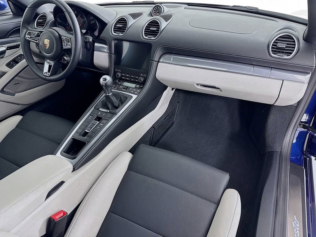 Certified 2025 Porsche 718 Boxster RWD image 31