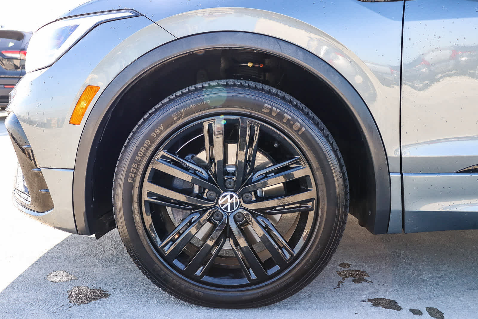 Used 2022 Volkswagen Tiguan SE R-Line image 11