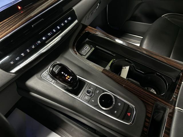 Used 2023 Cadillac Escalade Premium Luxury image 14
