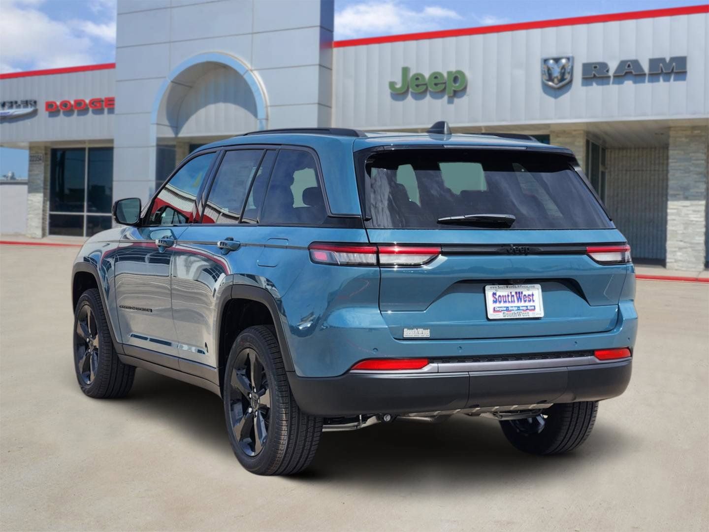 New 2026 Jeep Grand Cherokee Limited w/ Limited Altitude Package RWD image 4