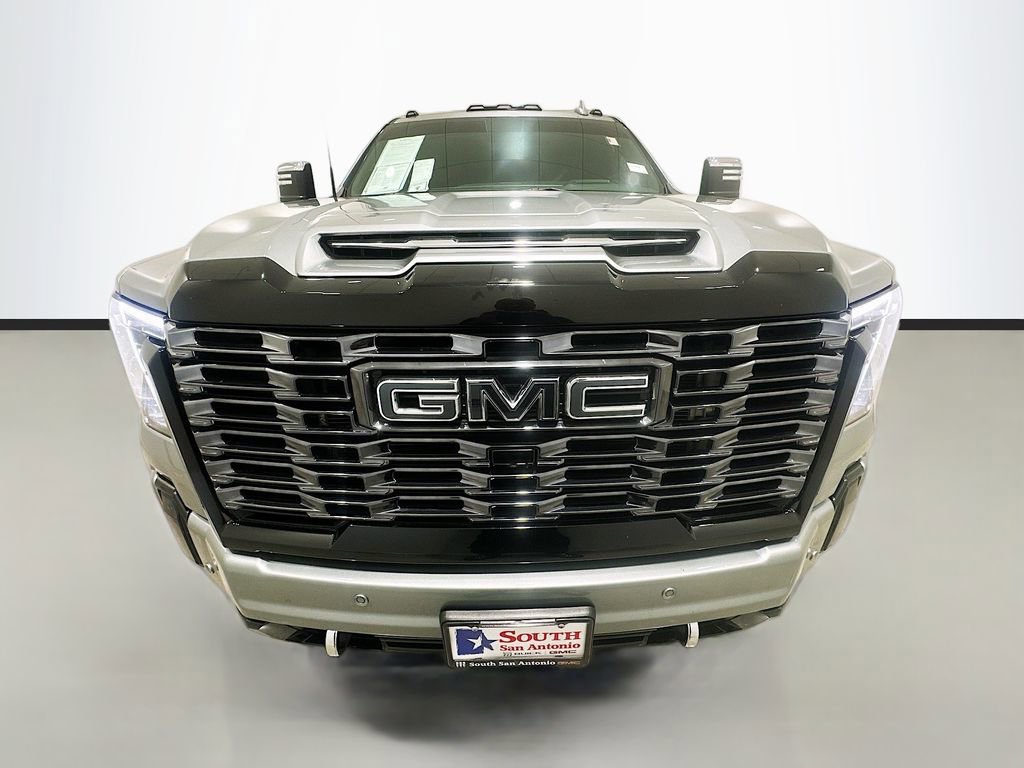Used 2025 GMC Sierra 3500 Denali Ultimate AWD/4WD image 2