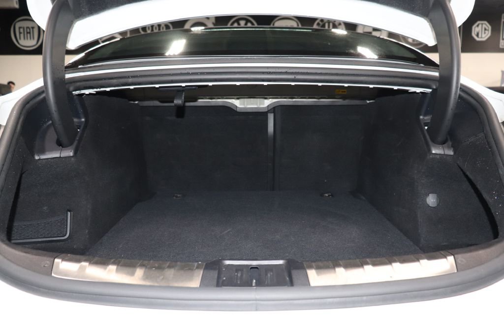 Used 2020 Porsche Taycan 4S image 26