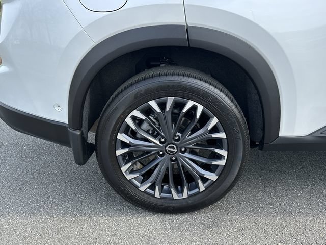 Certified 2025 Nissan Rogue SL w/ Tech Package FWD image 19