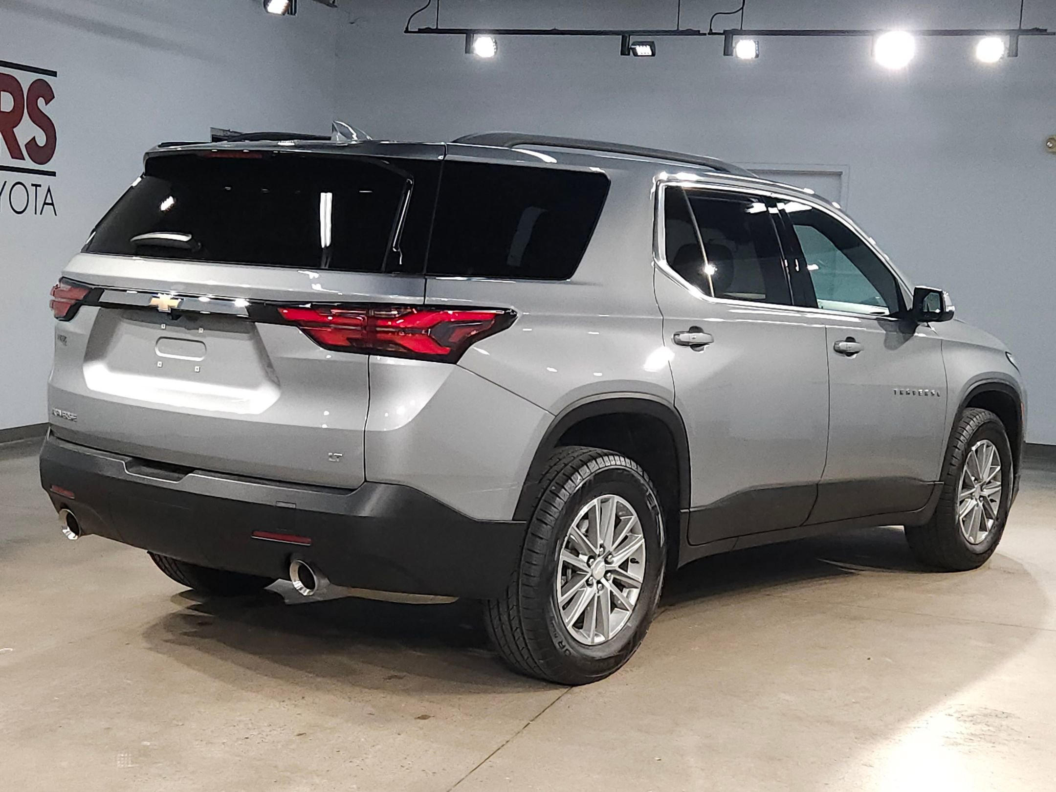 Used 2023 Chevrolet Traverse LT image 7