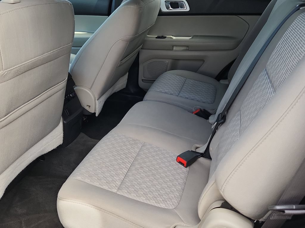 Used 2015 Ford Explorer XLT w/ Equipment Group 201A FWD image 10