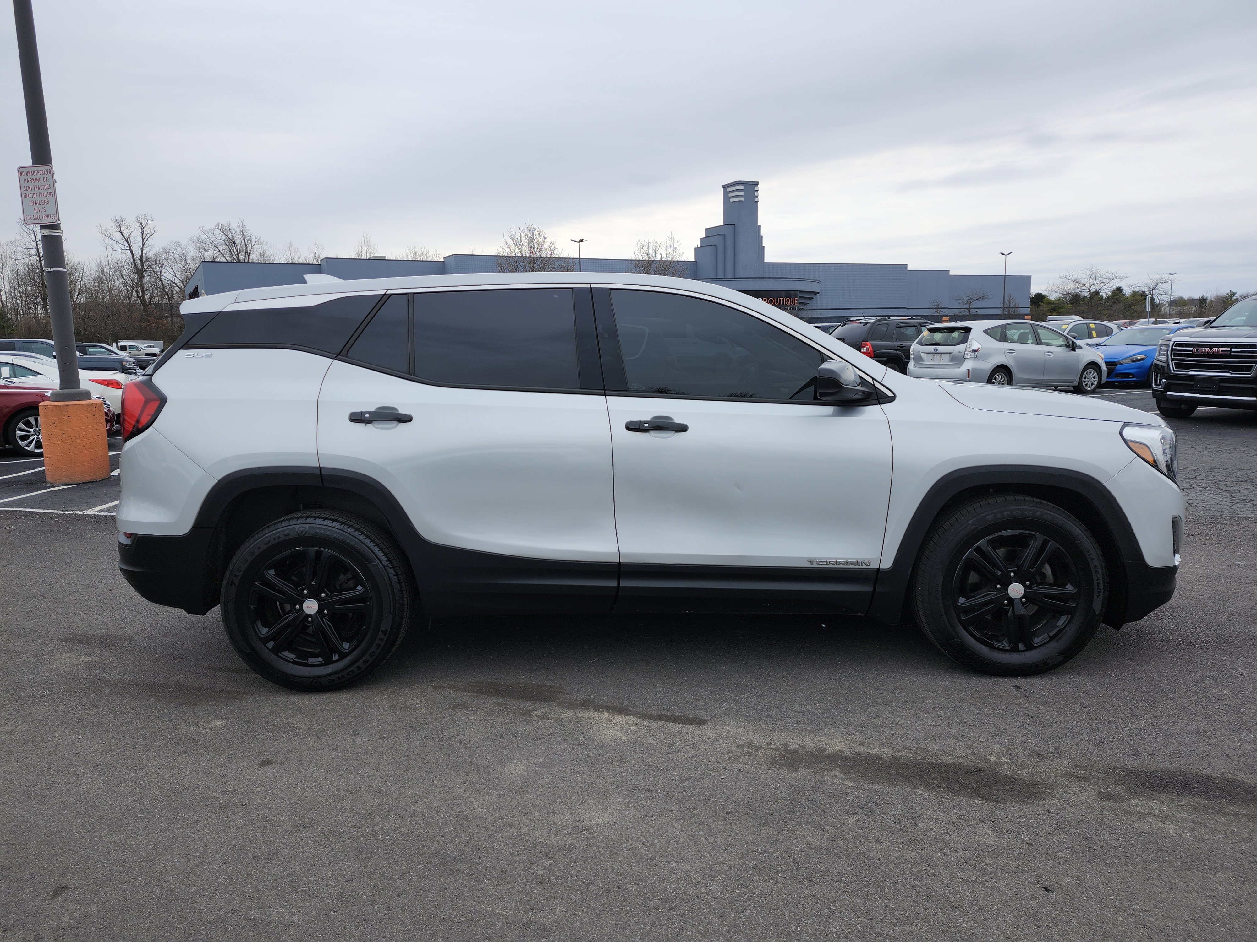 Used 2019 GMC Terrain SLE image 17