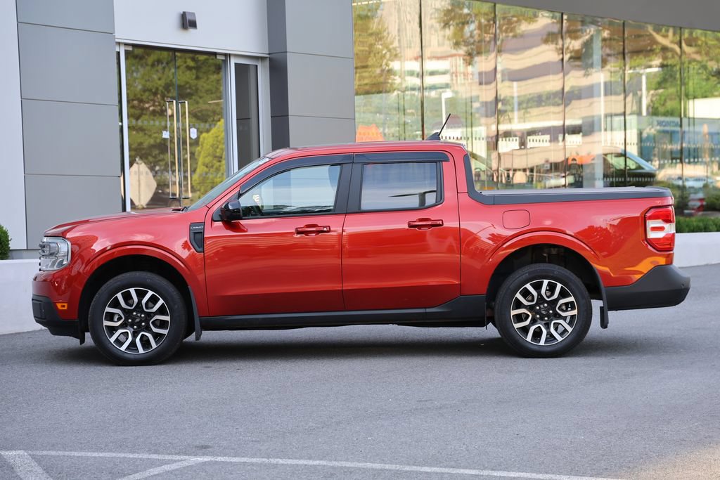 Used 2024 Ford Maverick Lariat FWD image 2