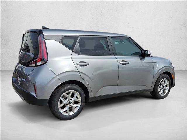 Used 2025 Kia Soul LX w/ LX Technology Package image 5