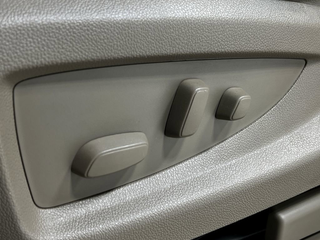 Used 2018 Chevrolet Suburban LT image 17