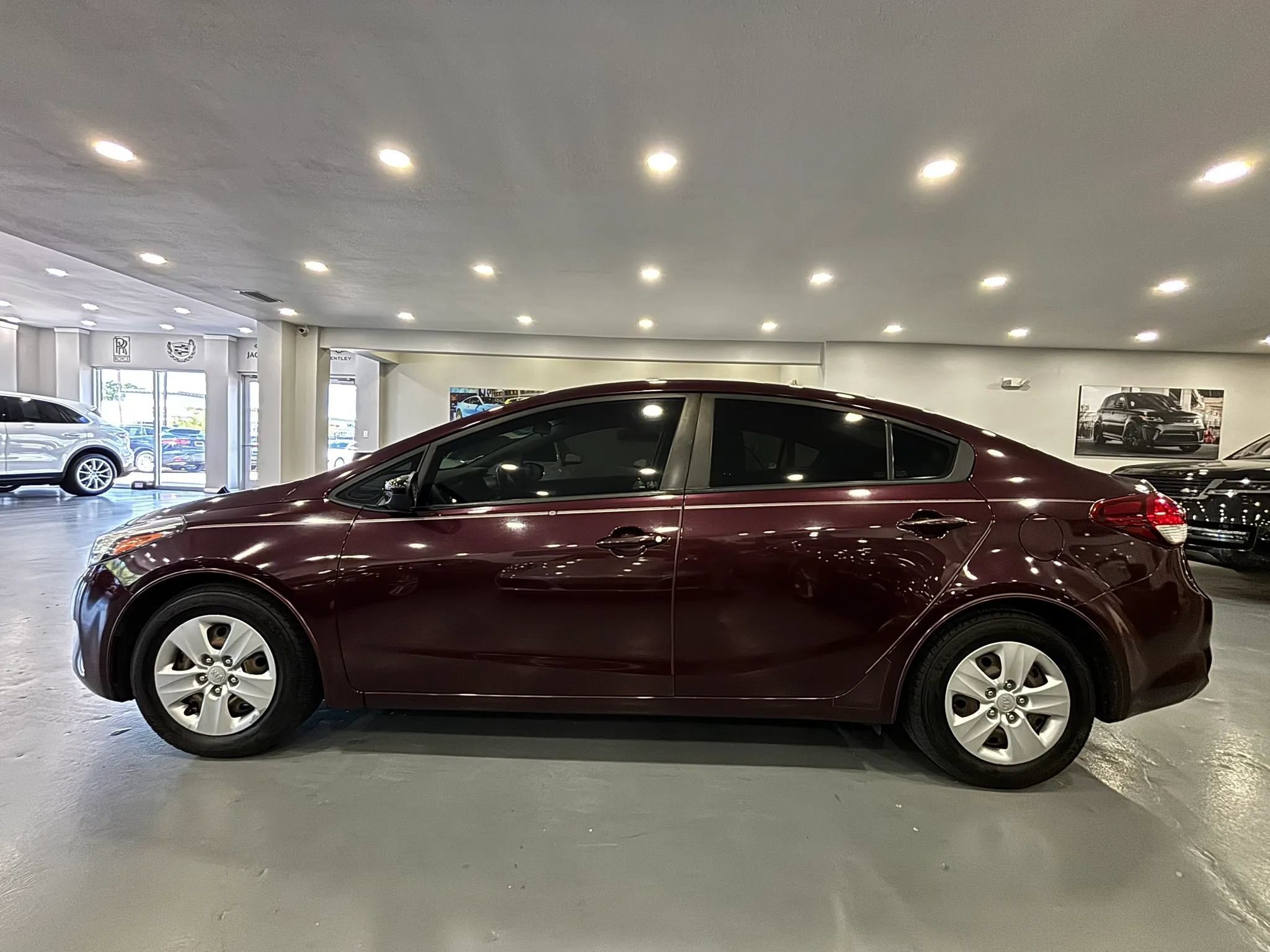 Used 2017 Kia Forte LX FWD image 4