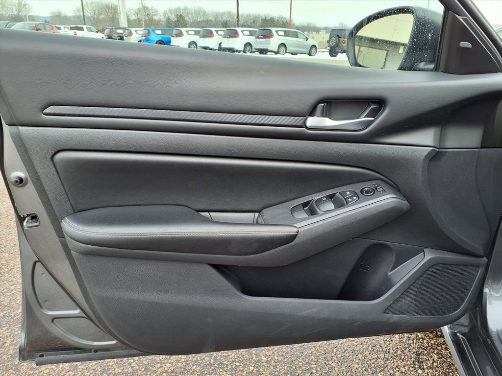 Used 2024 Nissan Altima 2.5 SV image 16
