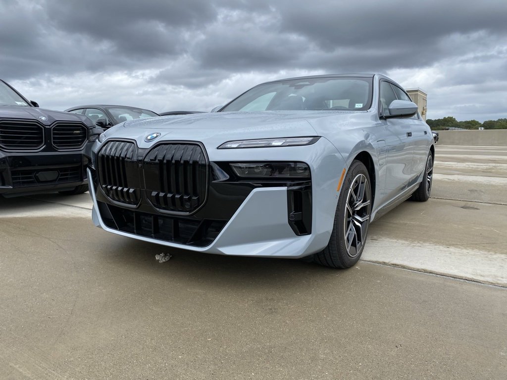 New 2025 BMW 750e xDrive w/ Executive Package