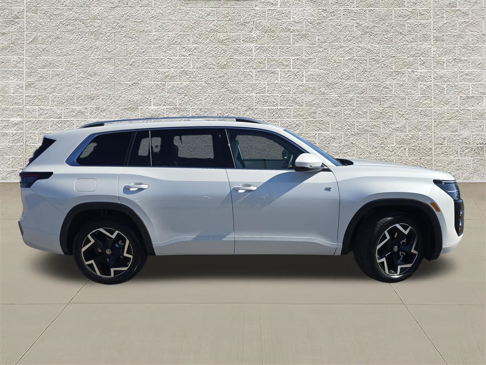New 2027 Volkswagen Atlas SEL R-Line AWD/4WD image 8
