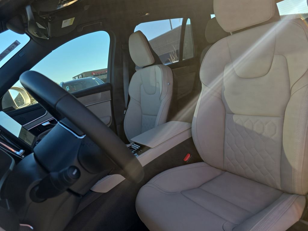 New 2026 Volvo XC90 B6 Plus w/ Protection Package Premier image 17