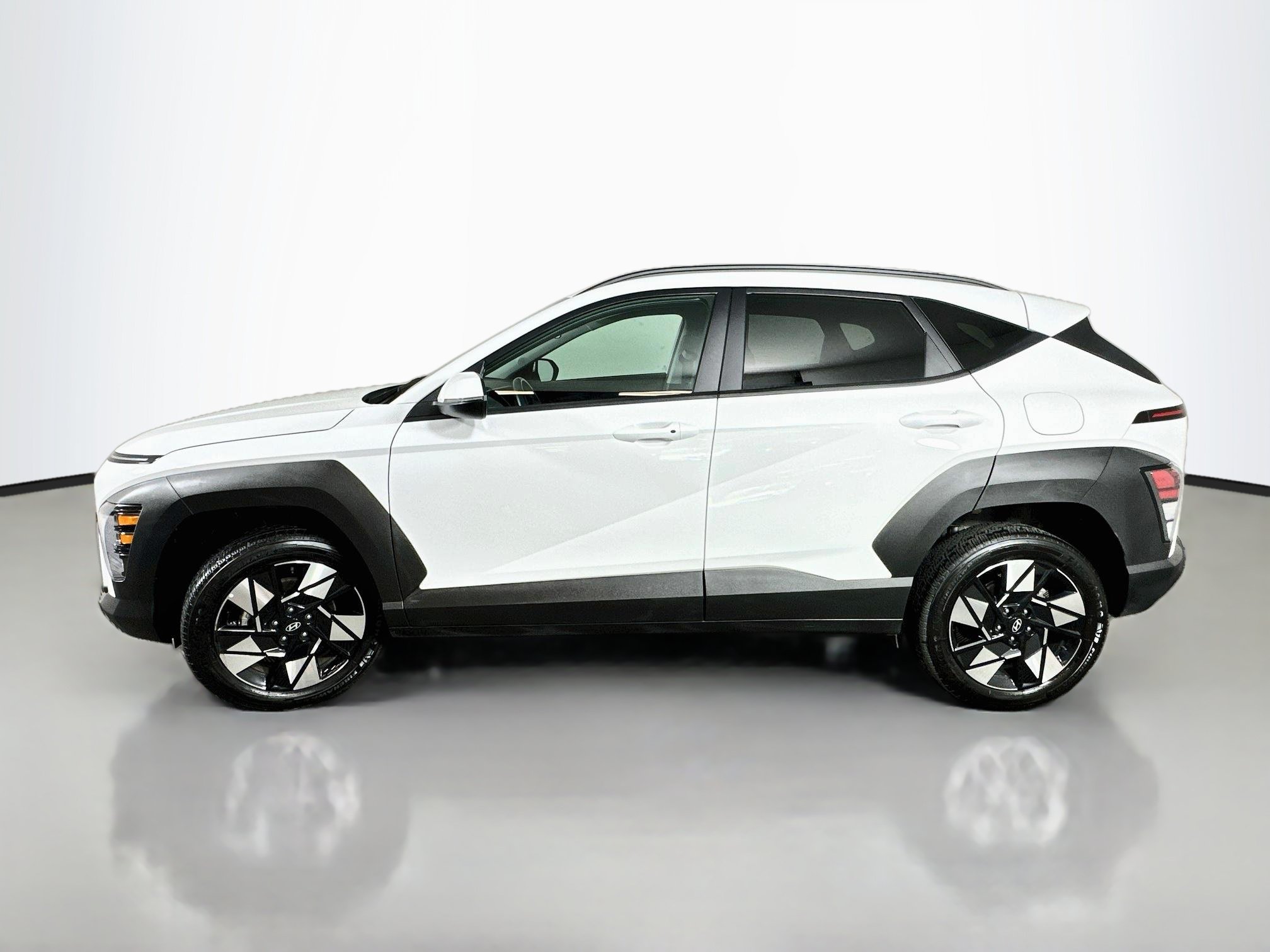 Certified 2025 Hyundai Kona SEL AWD/4WD image 4