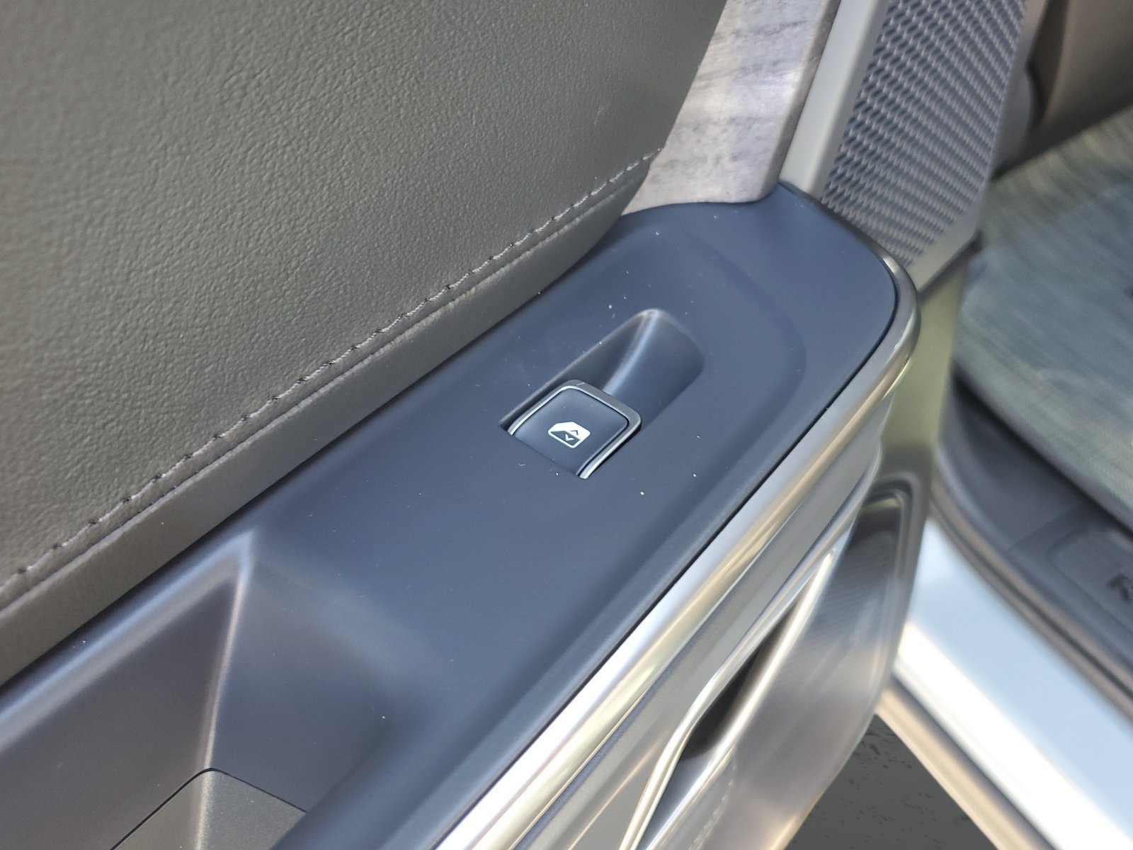 Used 2024 Rivian R1T Adventure Dual AWD/4WD image 17