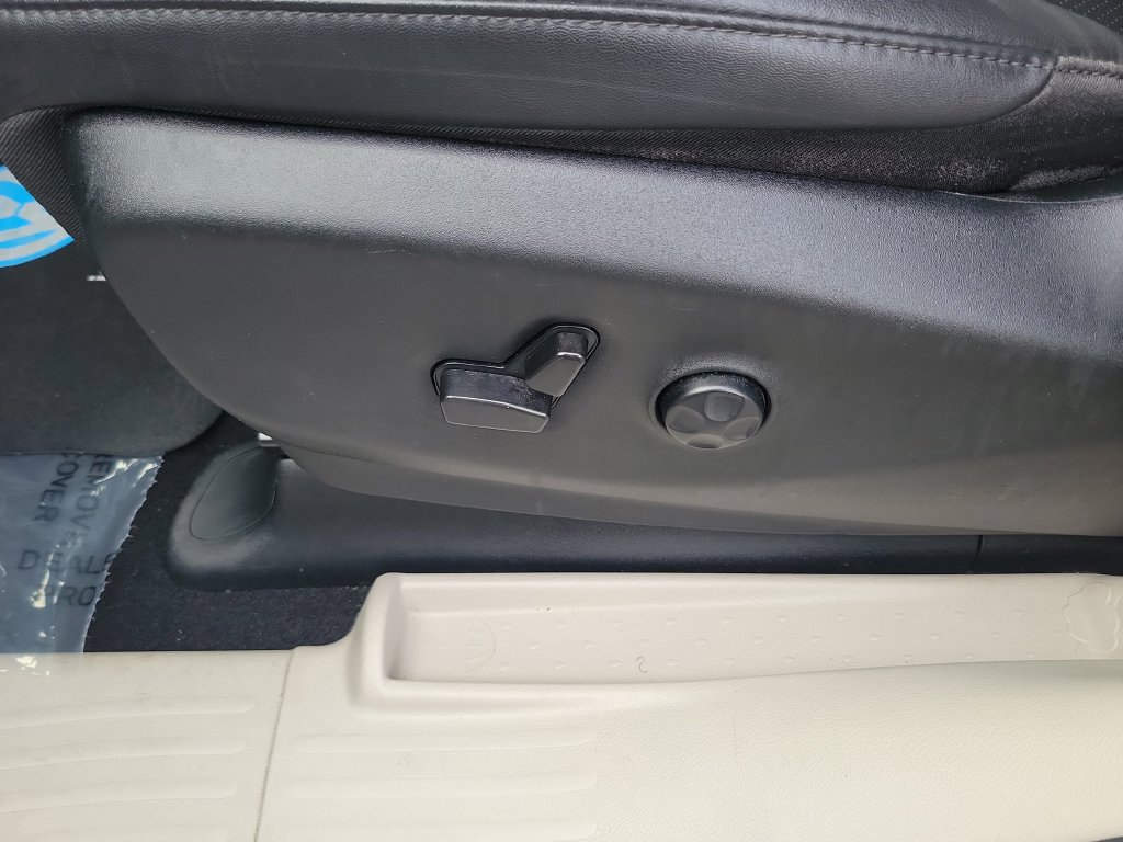 Used 2024 Chrysler Pacifica Touring-L FWD image 25