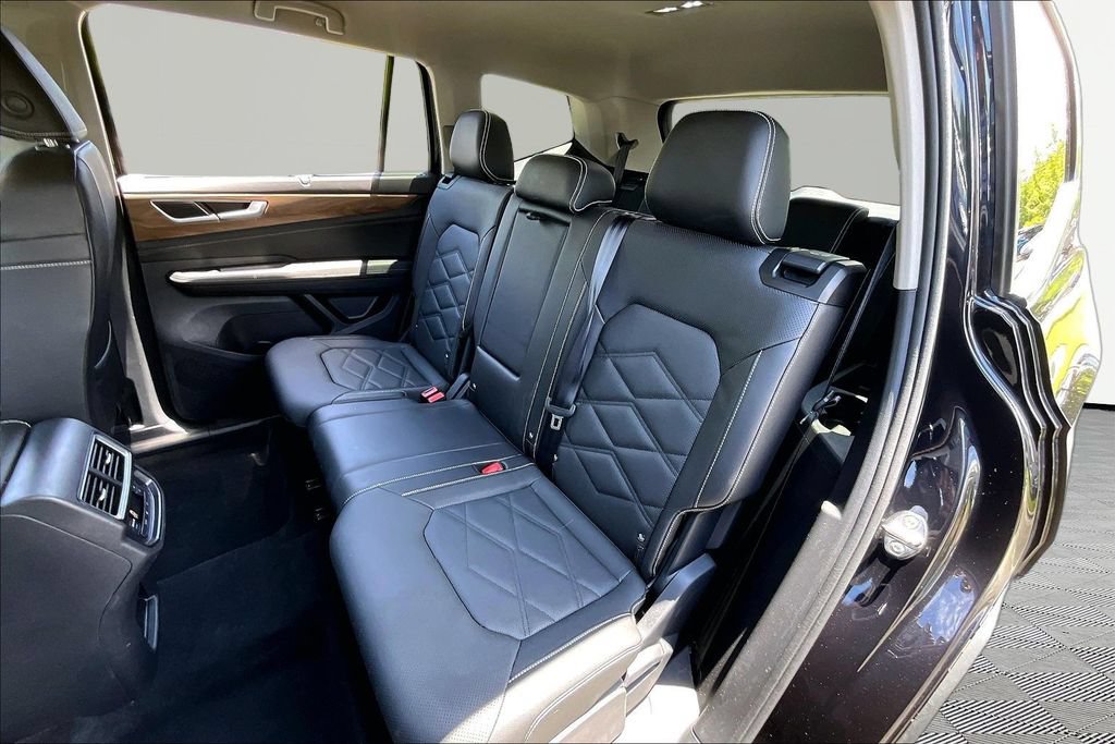 Used 2025 Volkswagen Atlas SE FWD image 16