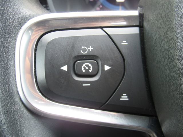 Used 2022 Volvo XC40 P8 Recharge Plus image 38