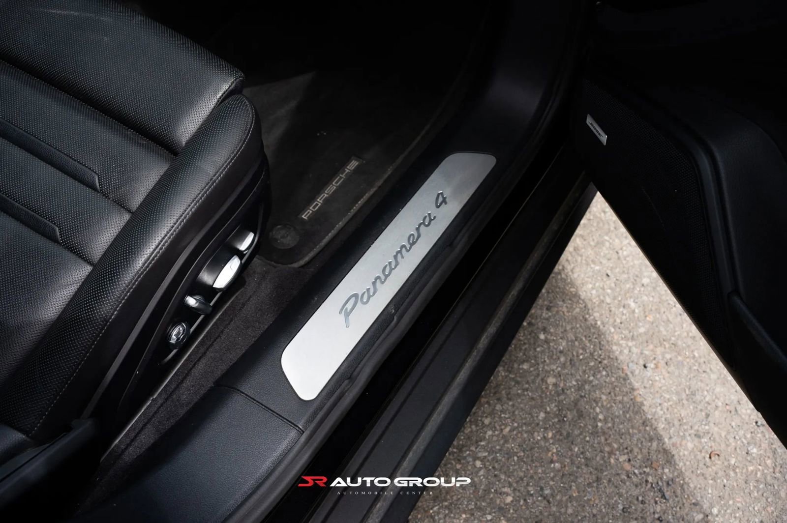 Used 2019 Porsche Panamera 4 image 12