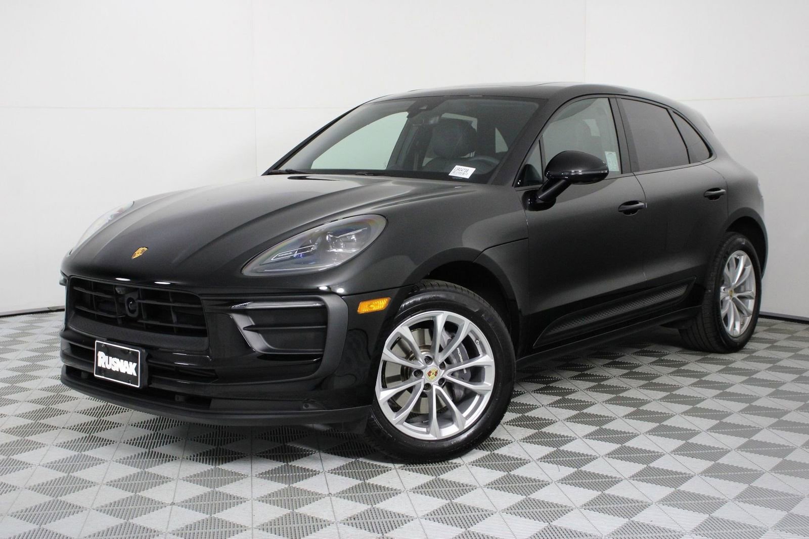 Certified 2026 Porsche Macan image 1