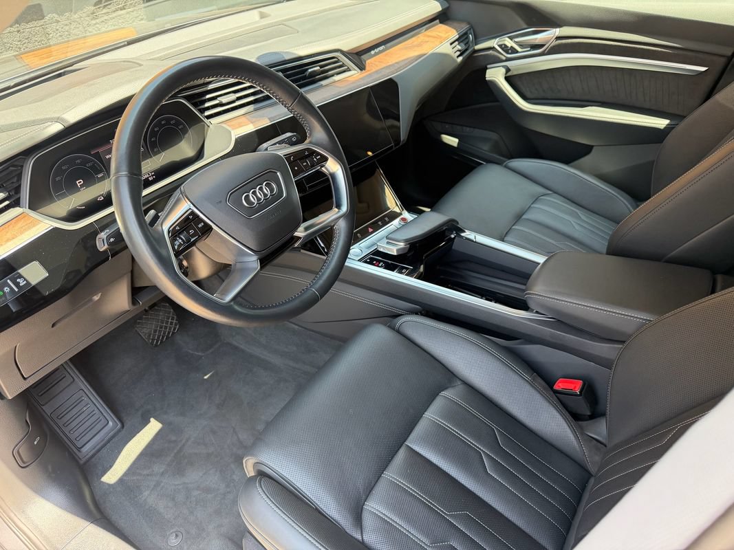 Used 2019 Audi e-tron Prestige w/ Prestige Package AWD/4WD image 31