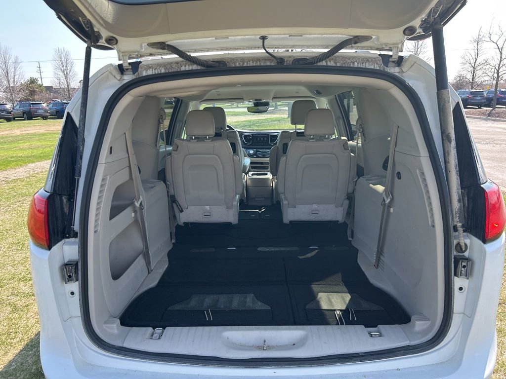 Used 2018 Chrysler Pacifica Touring-L Plus w/ Advanced Safetytec Group image 12
