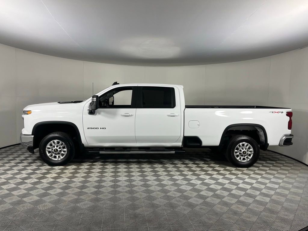 Used 2025 Chevrolet Silverado 2500 LT w/ Convenience Package image 11