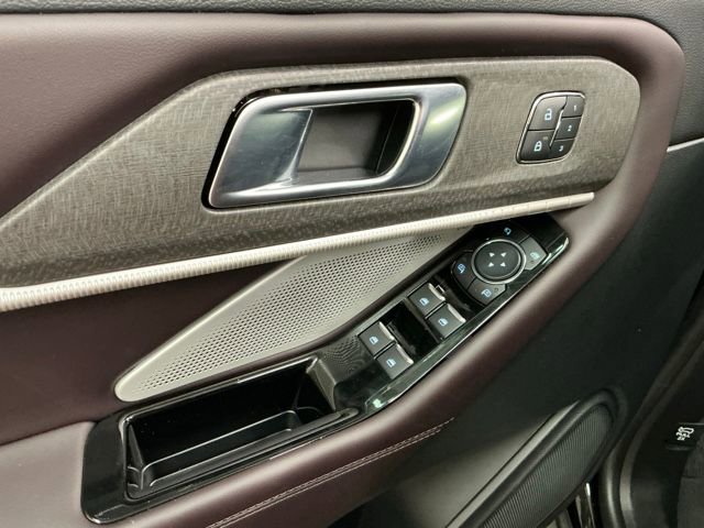 Used 2025 Ford Explorer Platinum RWD image 16