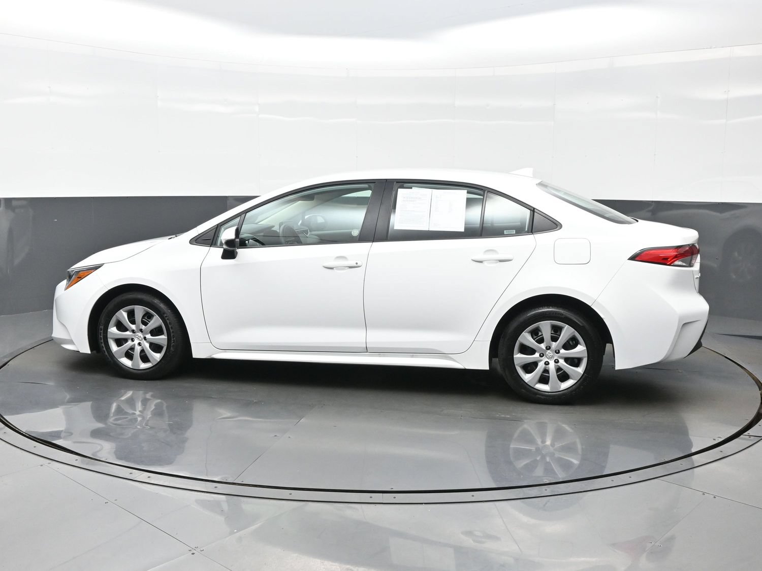 Used 2025 Toyota Corolla LE FWD image 3