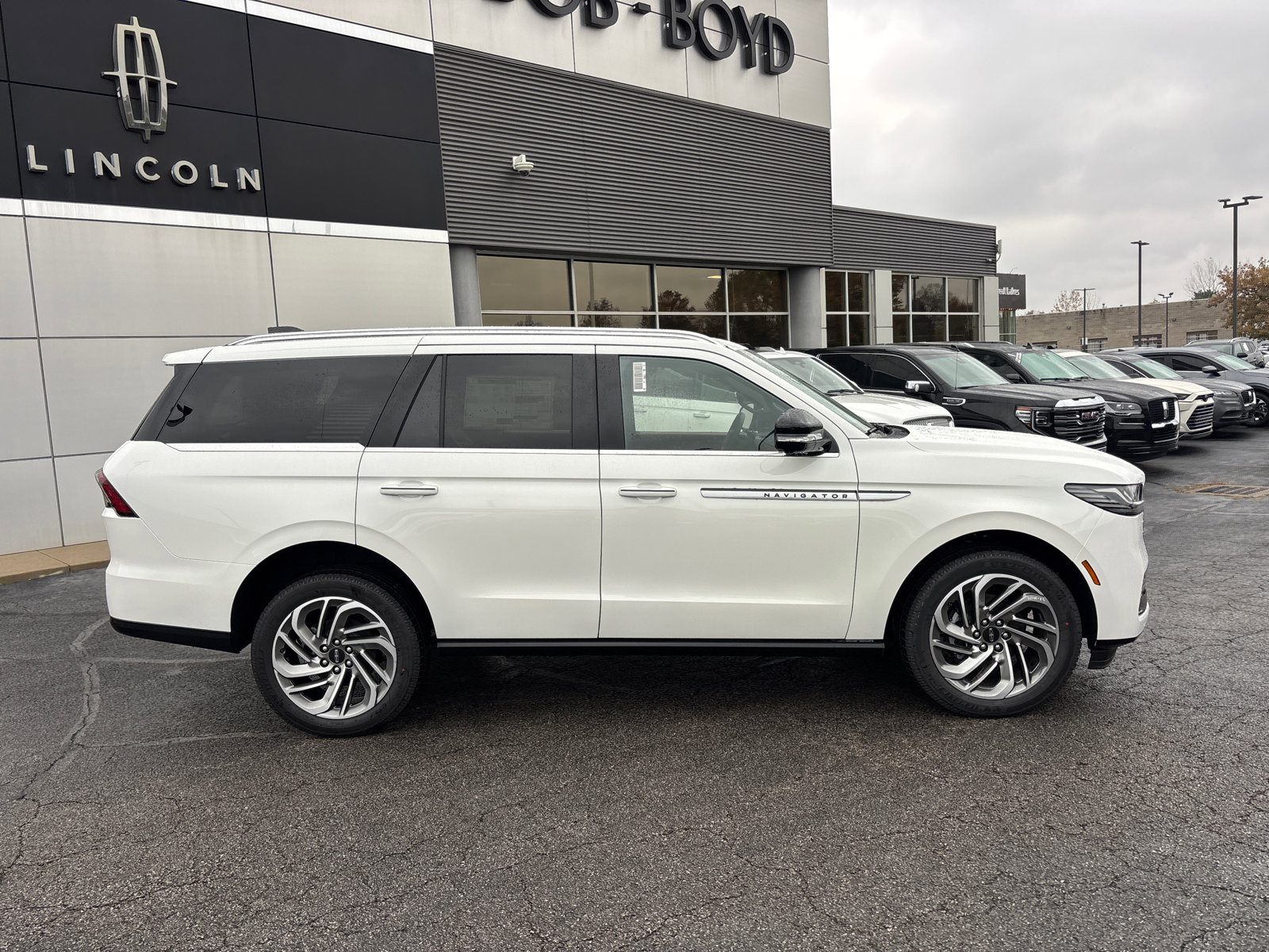 New 2025 Lincoln Navigator Reserve image 8