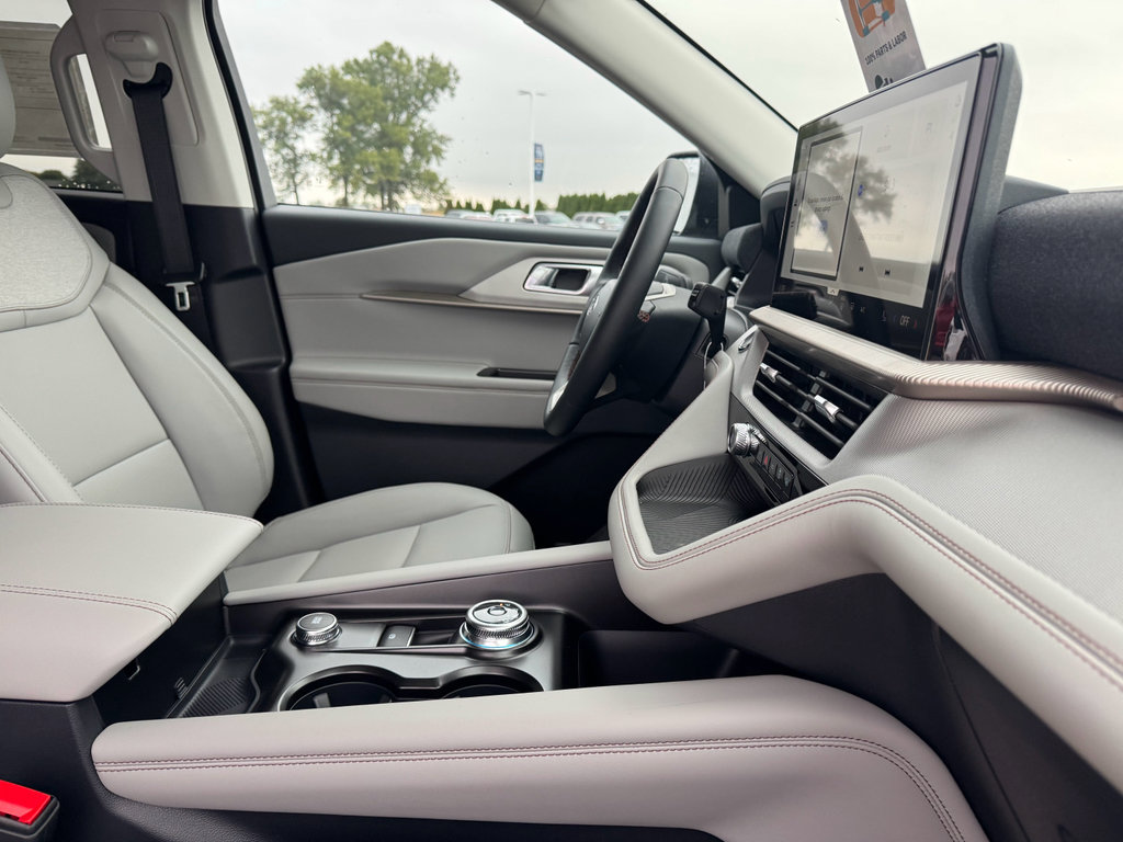 New 2026 Ford Explorer Active image 14