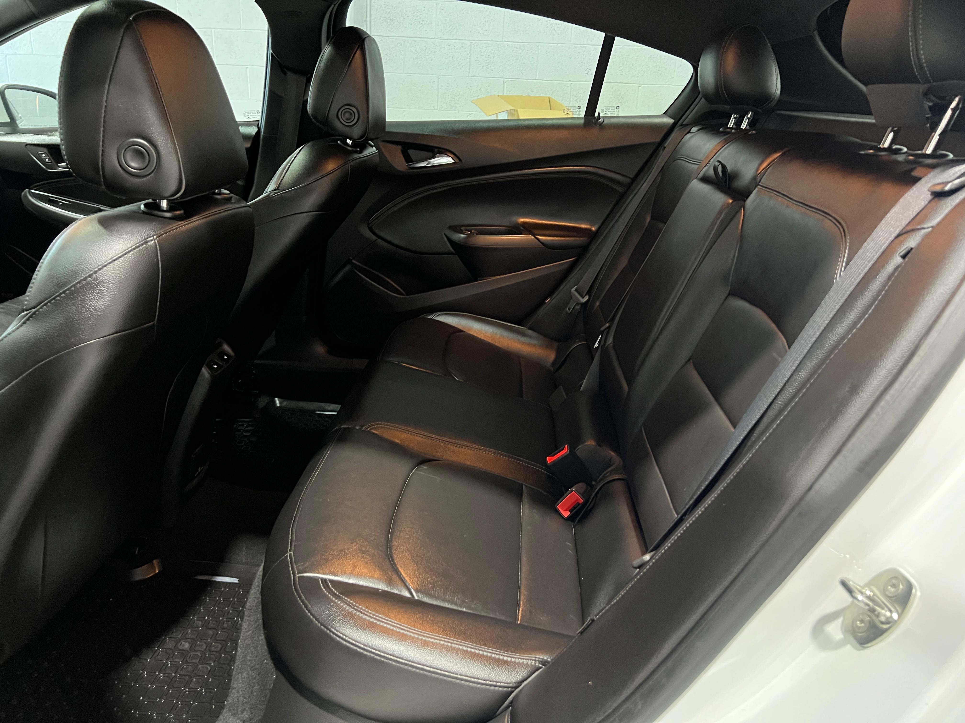 Used 2018 Chevrolet Cruze Premier FWD image 10