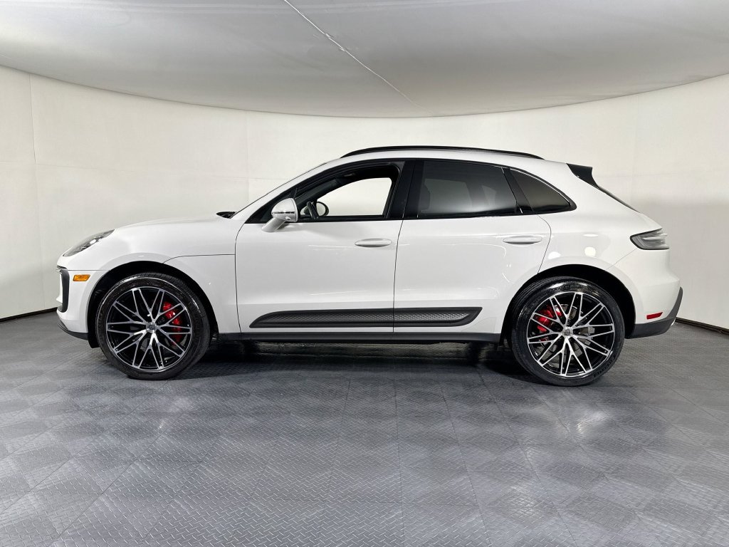 Certified 2023 Porsche Macan S AWD/4WD image 2