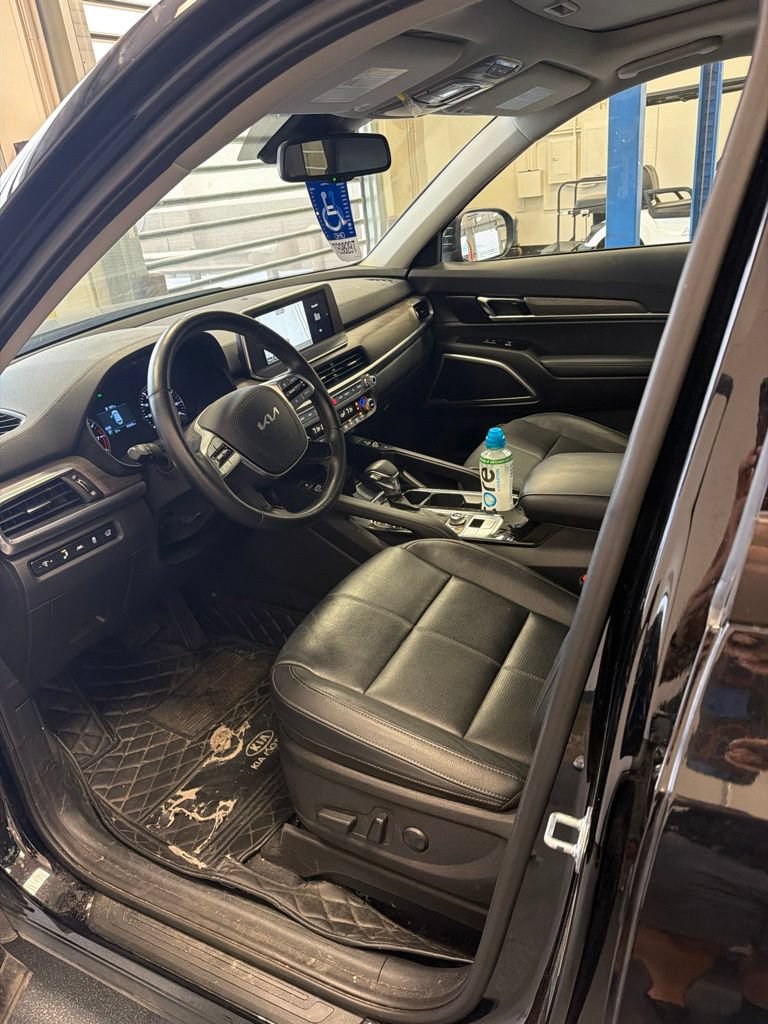 Used 2022 Kia Telluride EX w/ EX Premium Package AWD/4WD image 2