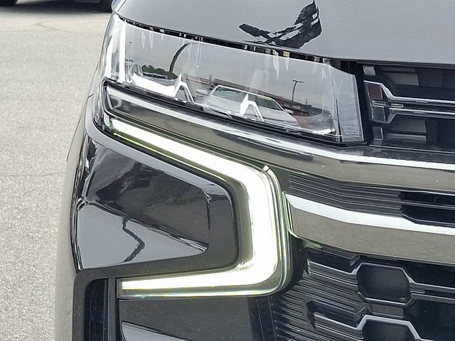 Certified 2022 Chevrolet Tahoe Z71 w/ Luxury Package AWD/4WD image 9