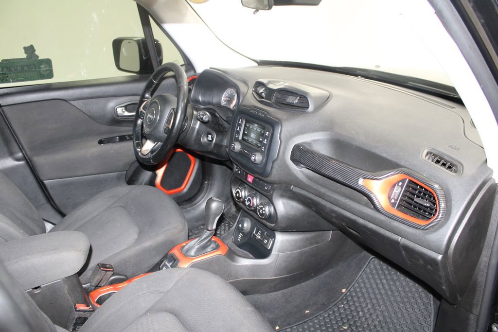 Used 2017 Jeep Renegade Latitude w/ Cold Weather Group image 23