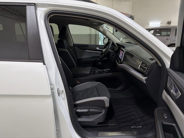 Certified 2026 Volkswagen Atlas Peak Edition AWD/4WD image 37