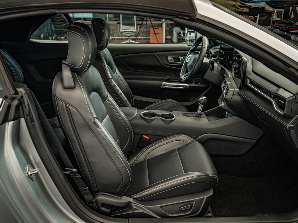 Used 2025 Ford Mustang Premium image 23