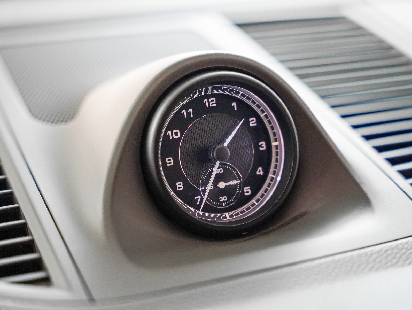 Certified 2025 Porsche Macan image 25