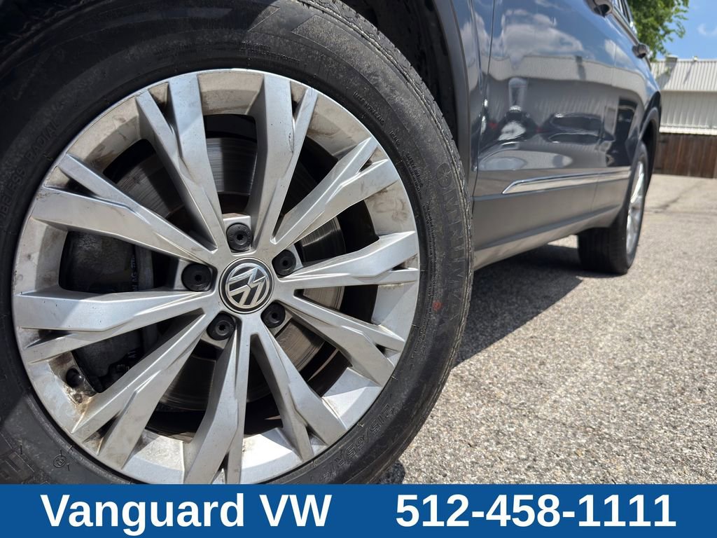 Used 2018 Volkswagen Tiguan SE w/ Panoramic Sunroof Package FWD image 5